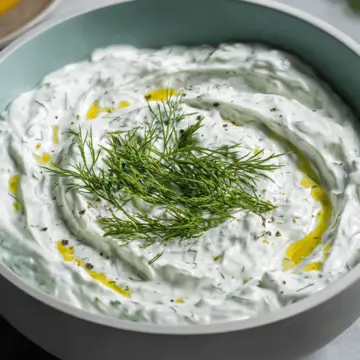 Greek Tzatziki (Dill Yogurt Sauce)