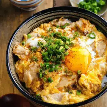 Oyakodon (Chicken and Egg Rice Bowl)