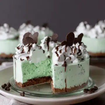 No Bake Mint Chocolate Chip Shamrock Cheesecake