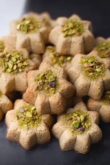Persian Chickpea Cookies with Pistachio (Nan-e Nokhodchi)