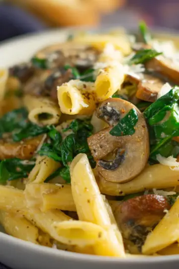 Garlic Parmesan Pasta with Spinach and Mushrooms