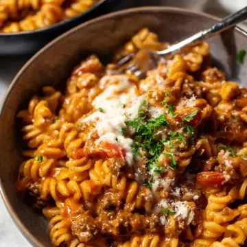 One pot creamy tomato beef pasta