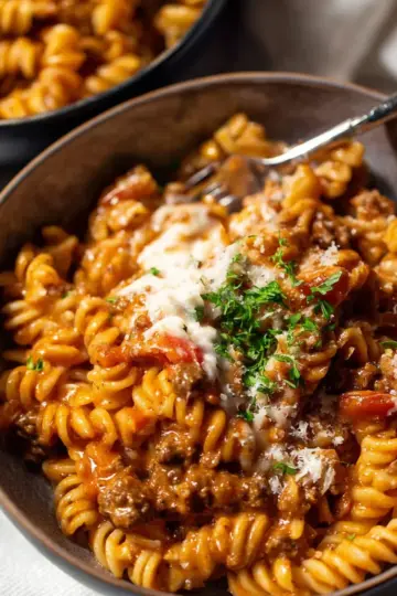 One pot creamy tomato beef pasta
